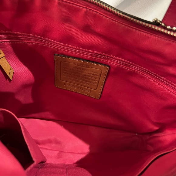 Authentic Coach Signature Handbag (G0969-F13548) - Picture 3 of 3